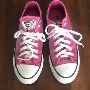 Velvet women’s Converse in excellent condition